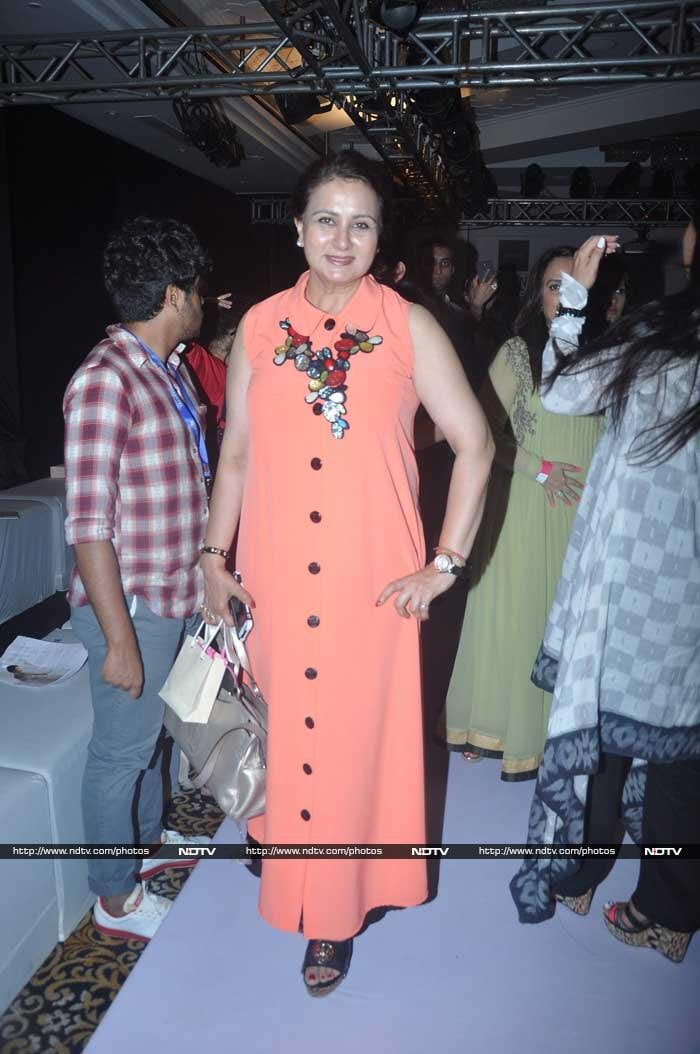 Front Row Fashion With Deepika, Nita Ambani, Sonakshi