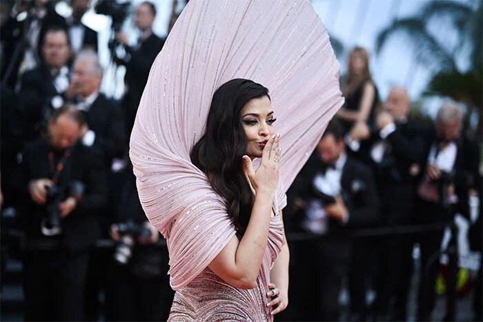 Cannes 2022: कान्स रेड कारपेट पर देसी गर्ल्स दीपिका, ऐश्वर्या और हिना खान ने बिखेरा जलवा
