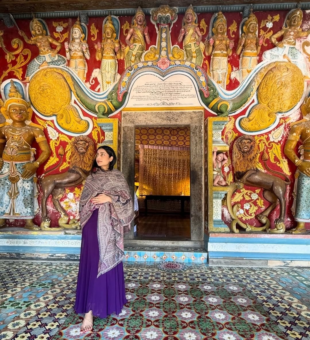 धनश्री वर्मा काम के सिलसिले में श्रीलंका गई थीं और फिर वहां कुछ समय रुक गईं. dhanashree9/Instagram