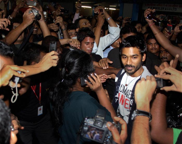 Tamil actor Dhanush was spotted at a mall in Mumbai interacting with his fans, who surrounded the <i>Kolaveri di</i> singer for autographs. <br><bR>Coming up: AR Rahman visits the Taj Mahal