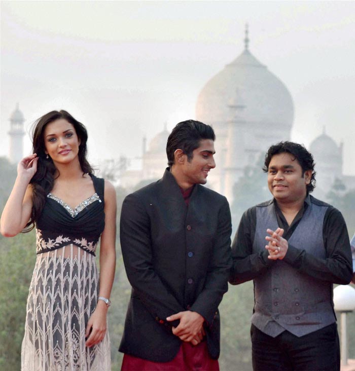 Amy, Prateik and Rahman pose in front of the Taj Mahal. <bR><bR>Coming up: Sonam Kapoor meets her Twitter fans