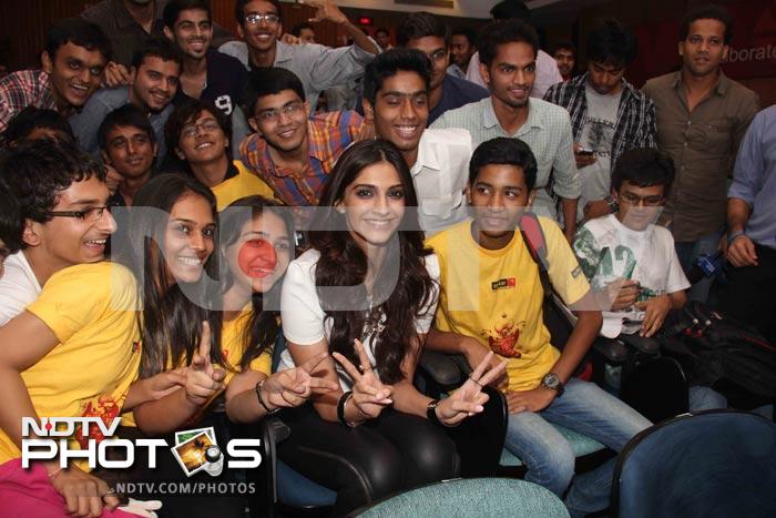 Sonam Kapoor met some of her Twitter fans in Mumbai recently.<br><br>
Coming up: Sonam promotes <i>Players</i>