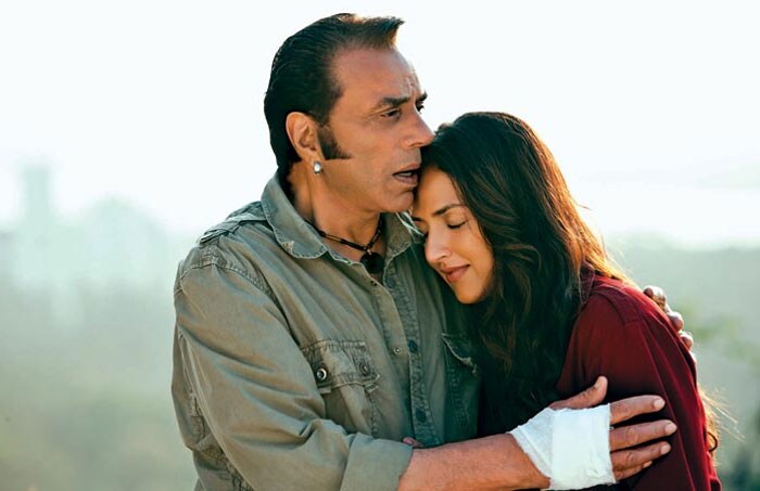 Dharmendra also made a guest appearance in <i>Tell Me O Kkhuda</i>, directed by wife Hema Malini and starring daughter Esha.