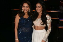 <i>Dhadak</i> Girl Janhvi Kapoor's Rendezvous With <i>Dhak Dhak</i> Girl Madhuri Dixit <i>Dhadak</i> Girl Janhvi Kapoor's Rendezvous With <i>Dhak Dhak</i> Girl Madhuri Dixit