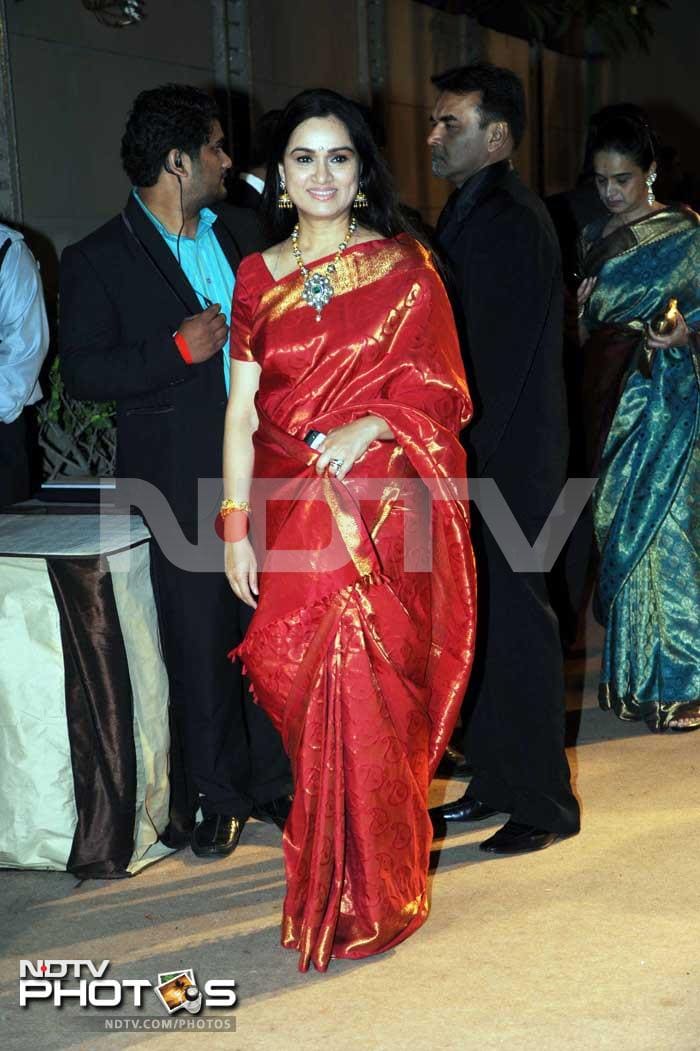 Aishwarya, big guests at Deshmukh reception