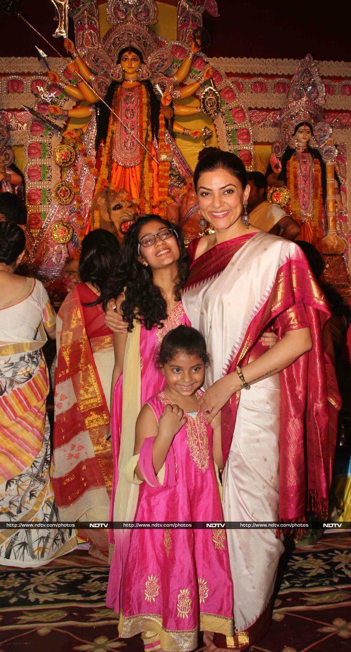 Sushmita, Vidya, Sakshi\'s Durga Puja Celebrations