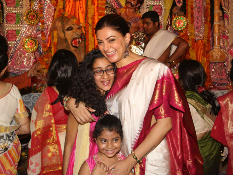 Sushmita, Vidya, Sakshi's Durga Puja Celebrations
