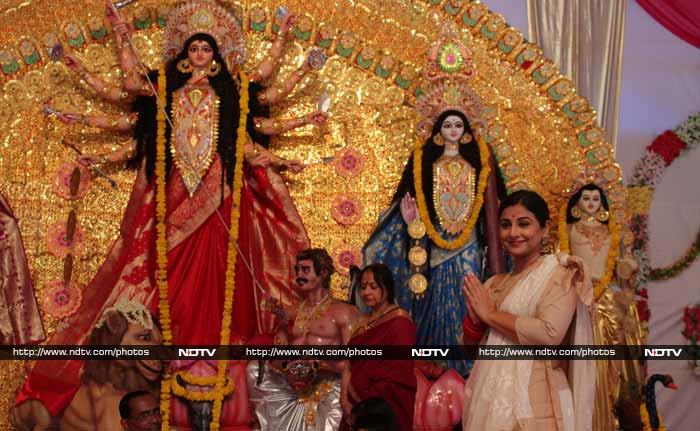 Vidya Balan, Dhonis\' Durga Puja Celebrations