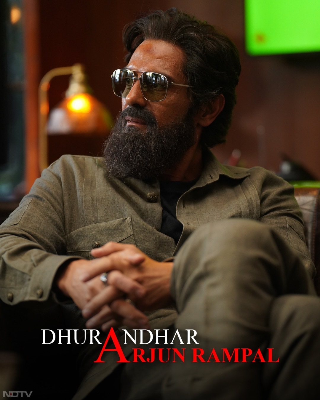 अर्जुन रामपाल ने धुरंधर में आईएसआई ऑफिसर मेजर इकबाल का किरदार निभाया है, जिसके लिए उन्होंने केवल 1 करोड़ फीस ली है.