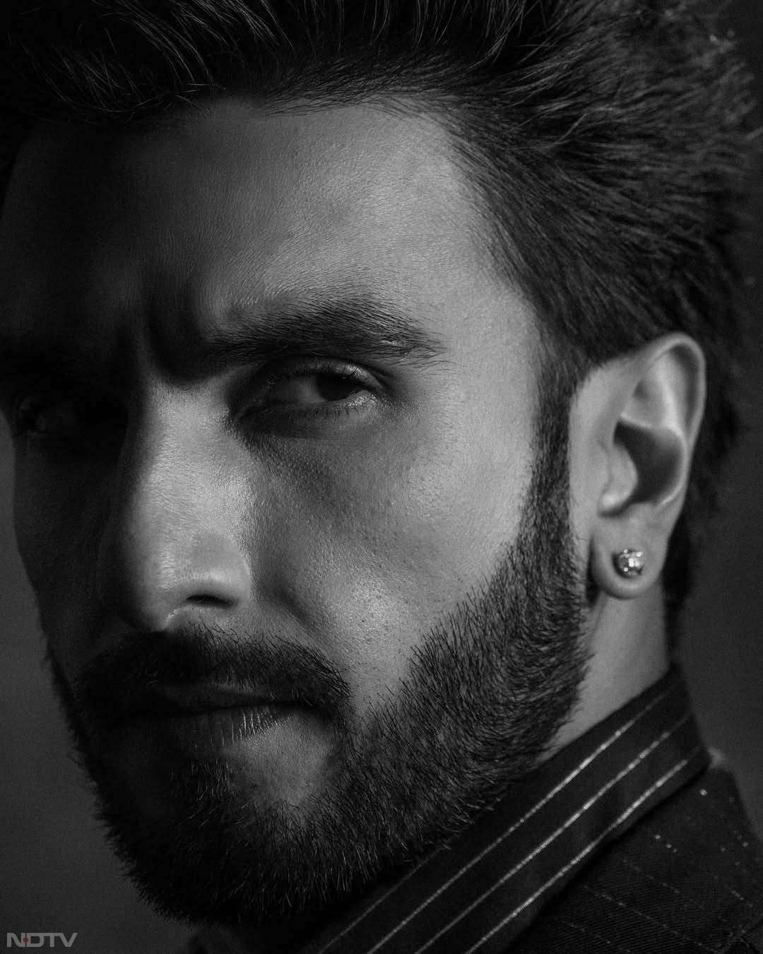 ऐसी भी खबरें हैं कि रणवीर सिंह ने फरहान अख्तर की मच-अवेटेड फिल्म 'डॉन 3' से हाथ खींच लिया है. ranveersingh/Instagram