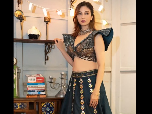 'धुरंधर' मूवी में काम करने वाली एक्ट्रेस सौम्या टंडन की 8 खूबसूरत तस्वीरें