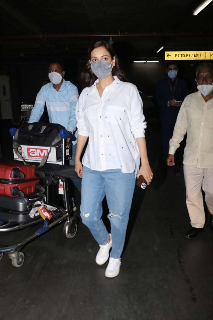 Dia Mirza And Jay Bhanushali\'s Airport Style Was Casual