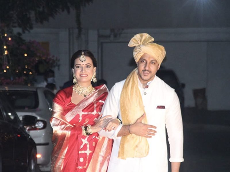 शादी के बंधन में बंधे दीया मिर्जा और वैभव शादी के बंधन में बंधे दीया मिर्जा और वैभव