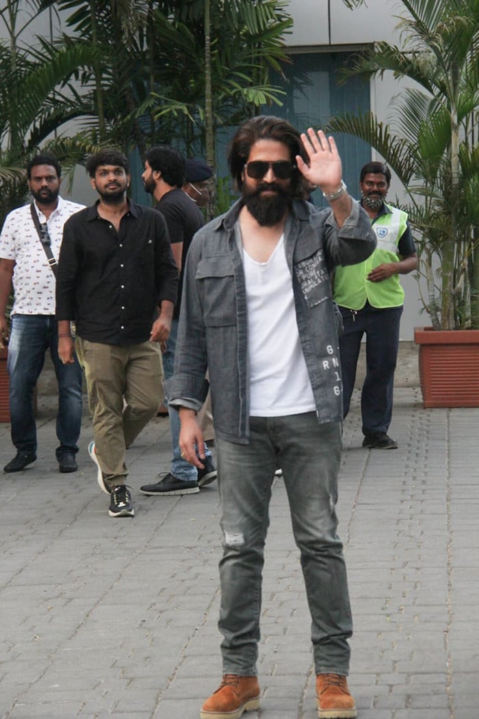 KGF's star Yash posed for shutterbugs at Mumbai airport. He is in the city to promote his upcoming film KGF: Chapter 2.