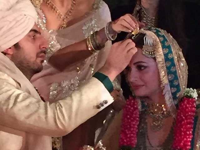 Photo : From Ms to Mrs: Dia's Sindoor Ceremony
