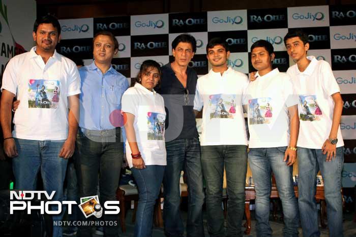 SRK poses with the winners at the event.