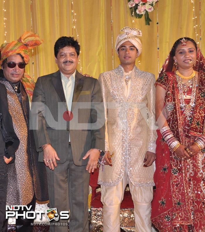 Well-known playback singer, Udit Narayan was spotted at the wedding reception of veteran music director Dilip Sen's daughter, Simmin and Aatif, held on Nov 15 2011 at Andheri in Mumbai.