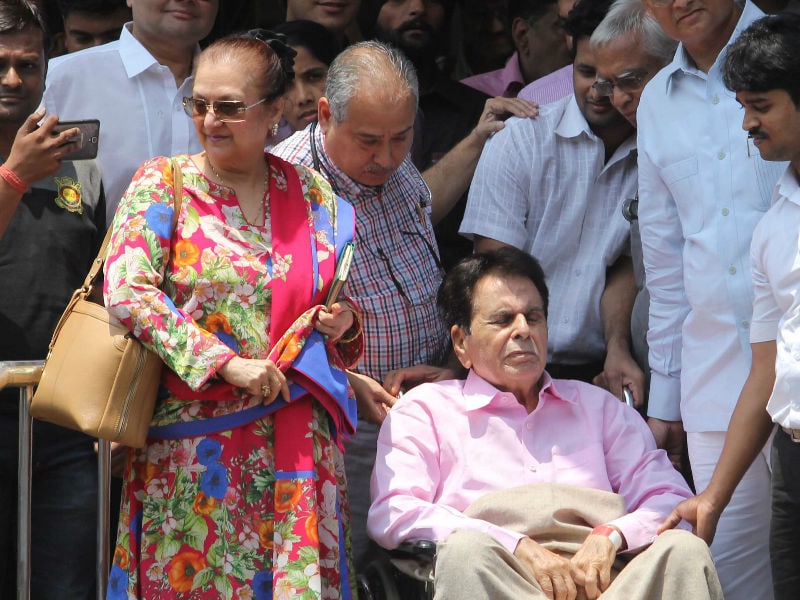 Photo : Dilip Kumar Leaves Hospital With Saira Banu by His Side