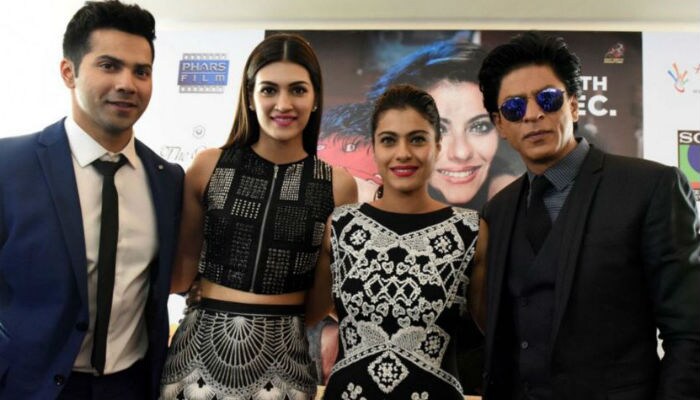 Before the promotions, the quartet sat for a press conference. <br><br>Kriti looked impressive in a Nachiket Barve dress; Varun and SRK suited up. <br><br>This image was posted on Twitter by <a href="https://twitter.com/SRKFC1" target="_blank" rel="nofollow" >@SRKFC1</a>