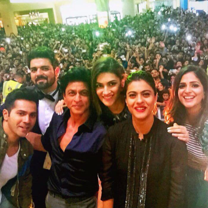 At another promotional event in the Emirates, Team <i>Dilwale</i> posed for a selfie. <br><br>This image was posted on Twitter by <a href="https://twitter.com/Varun_dvn" target="_blank" rel="nofollow" >Varun Dhawan</a>