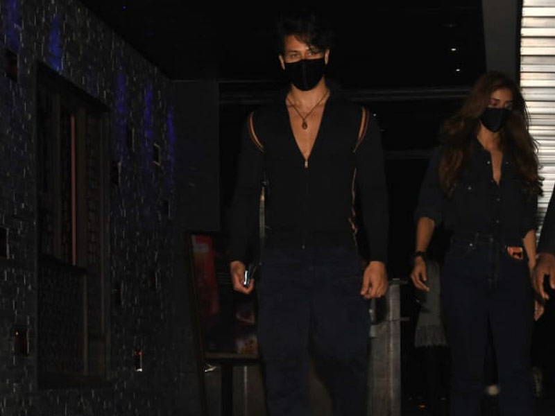 डेट नाइट पर निकले दिशा पटानी और टाइगर श्राफ! डेट नाइट पर निकले दिशा पटानी और टाइगर श्राफ!