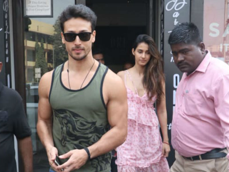 दिशा पटानी के साथ घूमने निकले टाइगर श्रॉफ, आए इस अंदाज में नजर