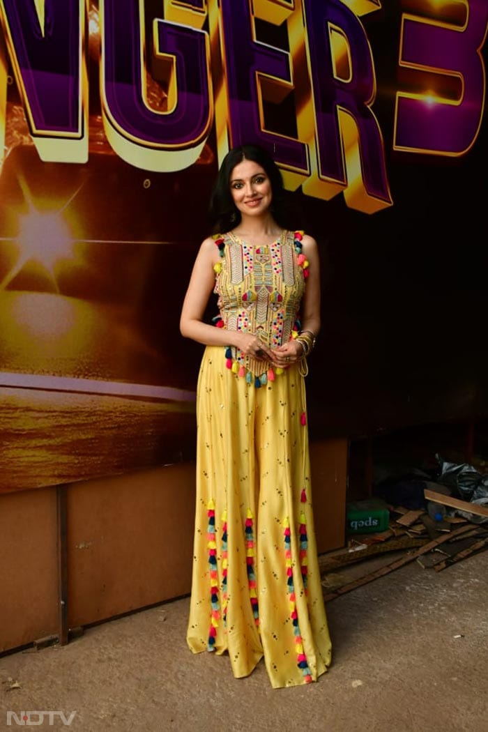 Divya Khossla's outfit was adorned with multi-coloured tassels. (Image Courtesy: Varinder Chawla)