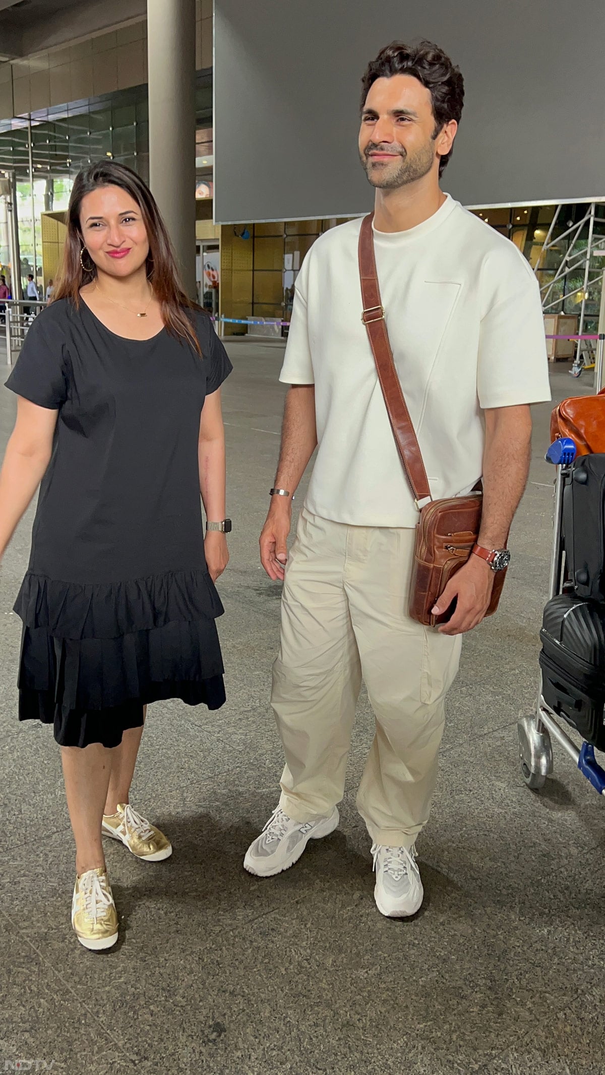 Divyanka Tripathi and Vivek Dahiya posed for the shutterbugs. (Image Courtesy: Varinder Chawla)