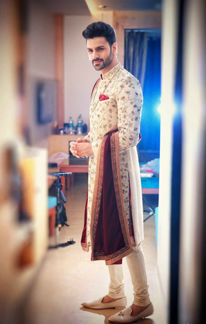 Vivek looked handsome in a <I>sherwani</i>.<br><br>
This image was posted on Facebook by <a href="ps://www.facebook.com/theweddingstoryfilms/ " target="_blank" rel="nofollow" >theweddingstoryfilms</a>.