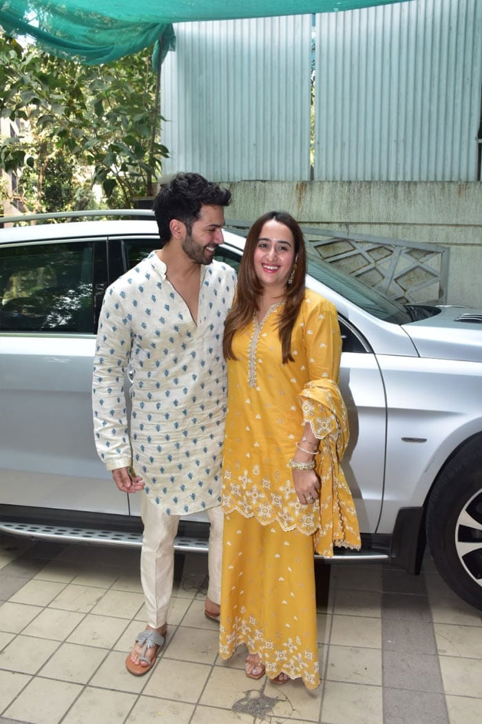 The actor looked dashing in an off-white <i>kurta</i> set while Natasha turned heads in a yellow traditional outfit.