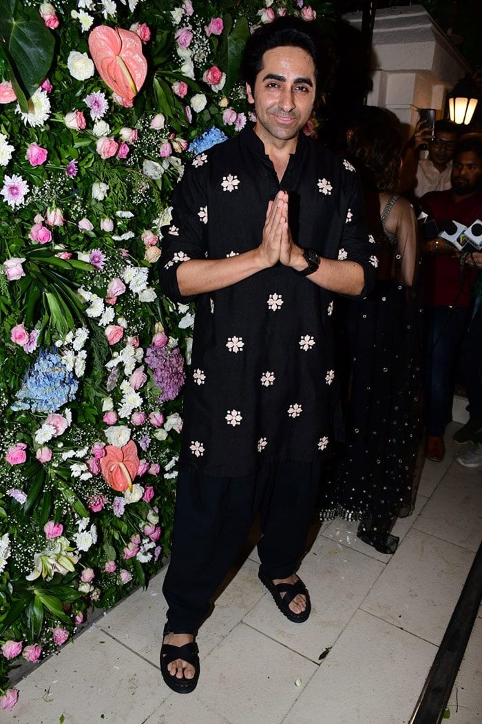 Ayushmann Khurrana greeted the shutterbugs with  <i>namaste</i>.(Image Courtesy: Varinder Chawla)