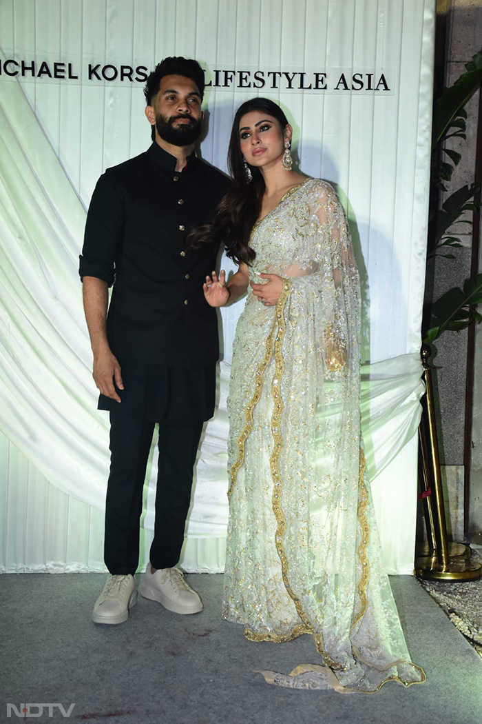 Mouni Roy was accompanied by husband Suraj Nambiar. (Image Courtesy: Varinder Chawla)