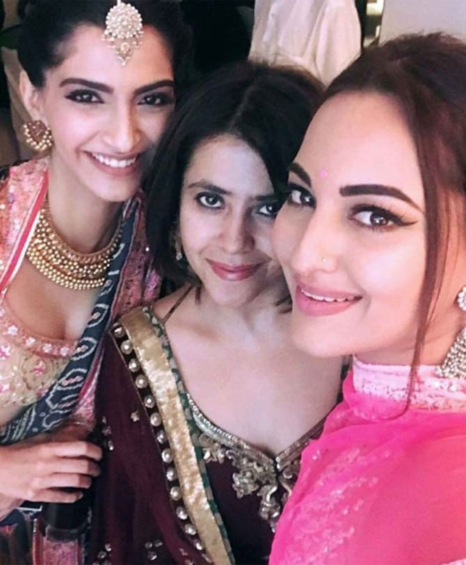 Inside Photos: Best Unseen Moments From Bollywood\'s Biggest Diwali Parties