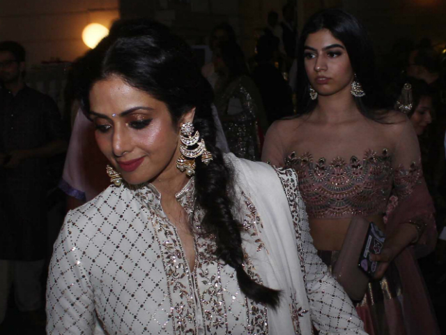 एकता कपूर की दिवाली पार्टी में छाईं श्रीदेवी और उनकी बेटी खुशी