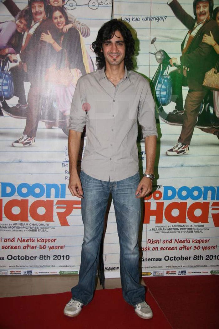 Stars at the premiere of <i>Do Dooni Chaar</i>