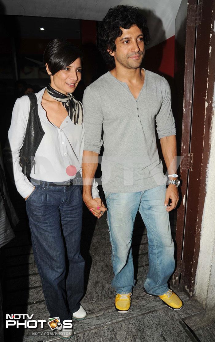 Farhan poses with his wife Adhuna.