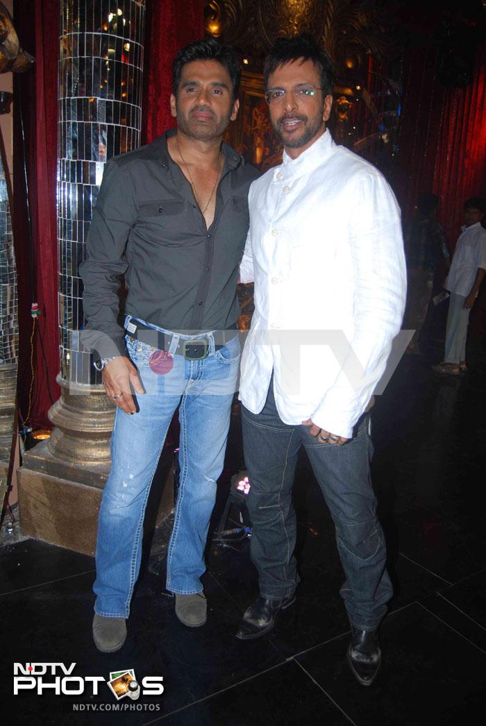 Sunil Shetty and Jaaved Jaffrey were spotted on the sets of the TV show <i>Comedy Ka Naya Daur</i>.