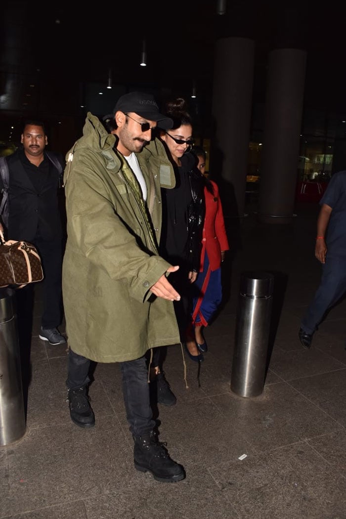 Deepika And Ranveer Return To Mumbai, Hand-In-Hand