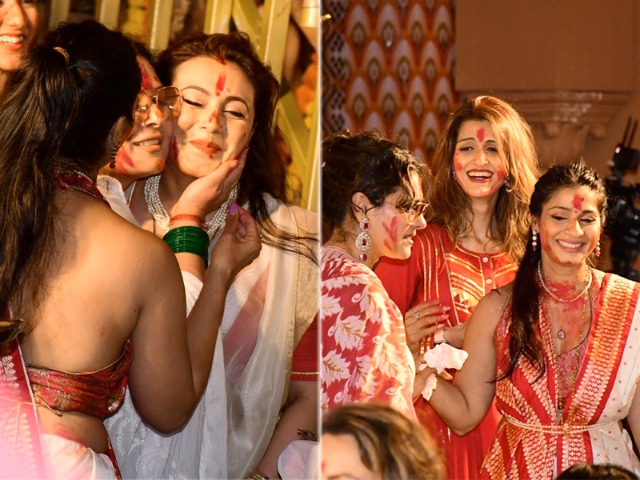 Durga Puja 2022: Rani, Kajol, Tanisha Play <i>Sindoor Khela</i> At Pandal