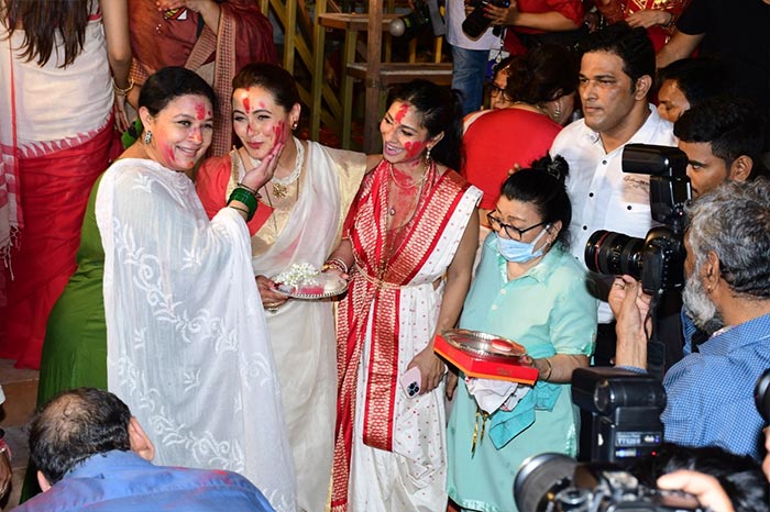 Sharbani Mukerji wore a kurta set for the occasion.