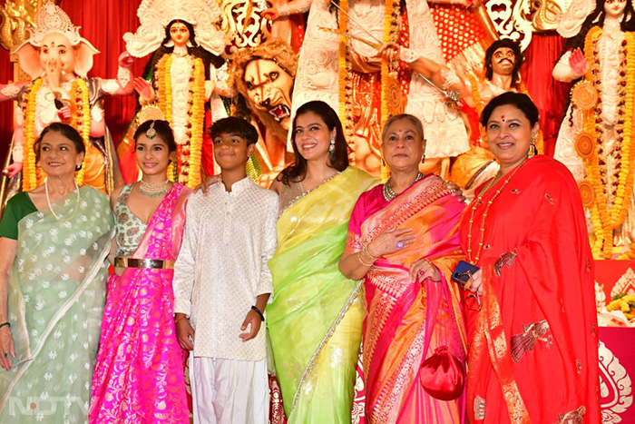 Kajol was pictured with Jaya Bachchan, mom Tanuja, sister Tanishaa, cousin Sharbani and son Yug. (Image courtesy: Varinder Chawla)