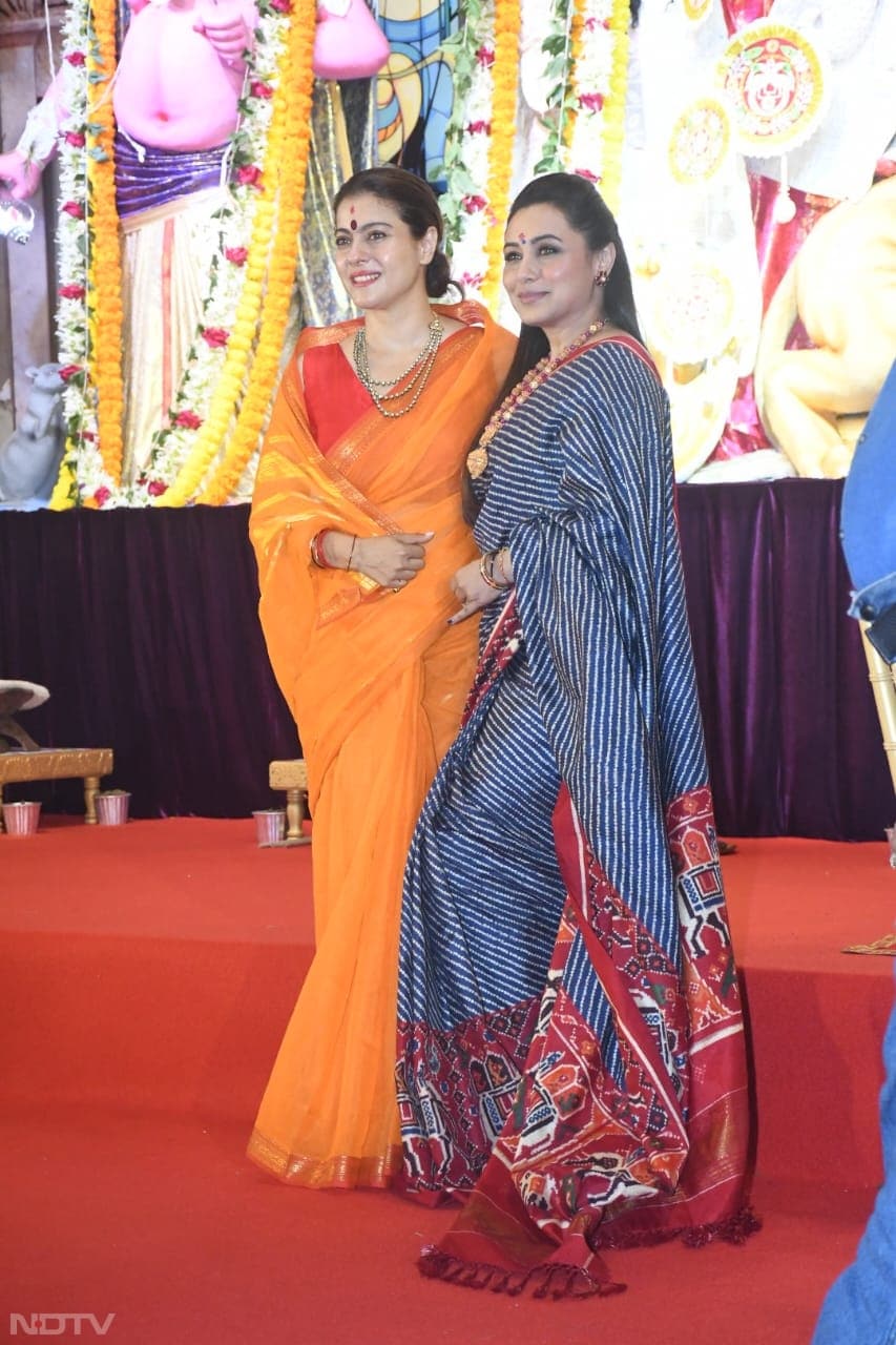 Kajol and Rani Mukerji gave the paparazzi a picture-perfect frame. (Image Courtesy: Varinder Chawla)