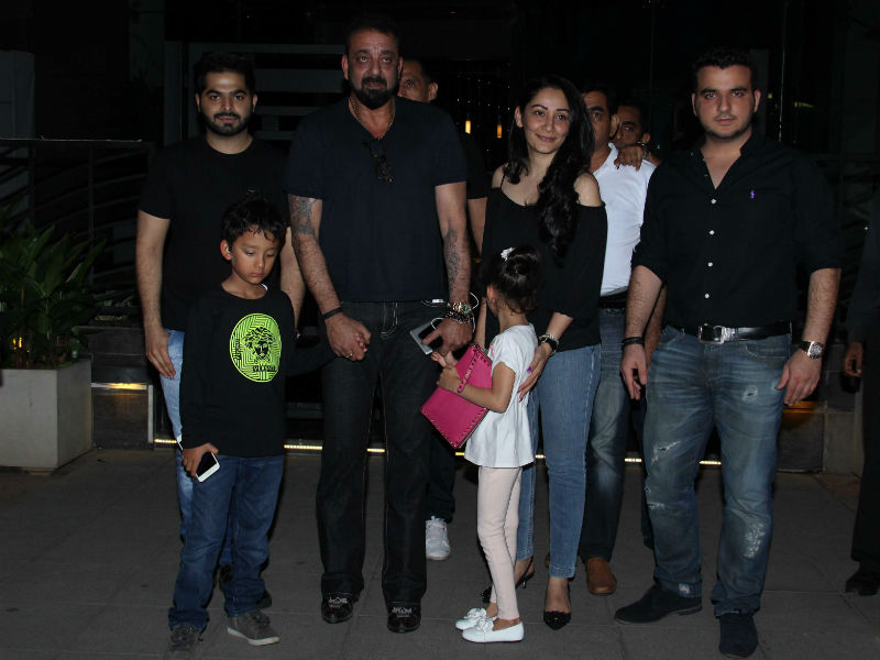 जब पत्नी मान्यता और बच्चों के साथ 'डेट' पर निकले संजय दत्त...