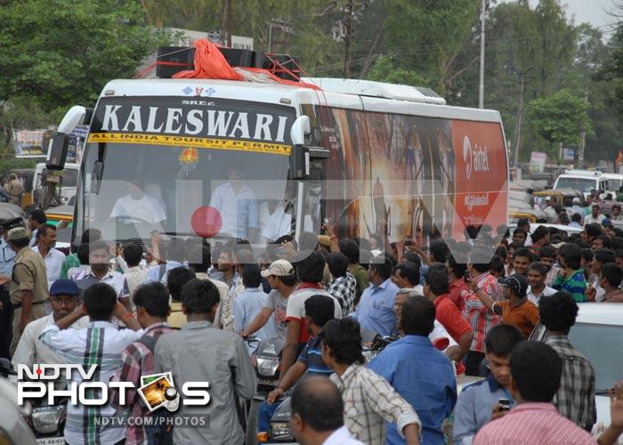 Telugu film Eega celebrates success with a bus ride