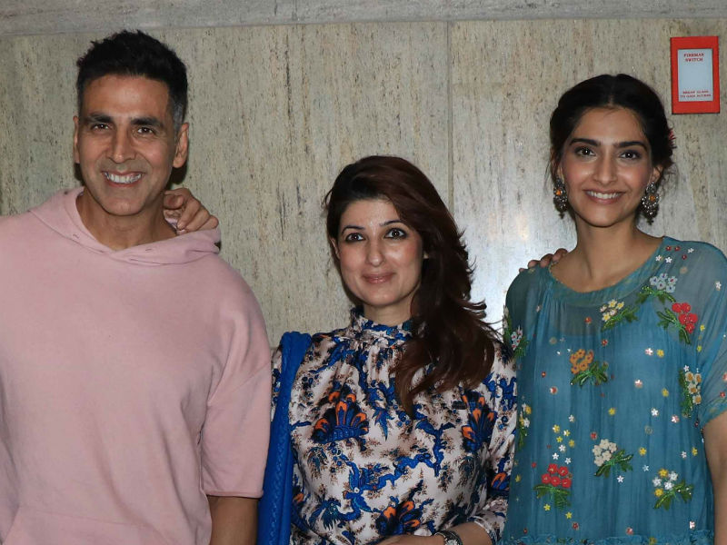 Sonam Watches <i>Ek Ladki Ko Dekha Toh Aisa Laga</i> With Twinkle, Janhvi and Akshay