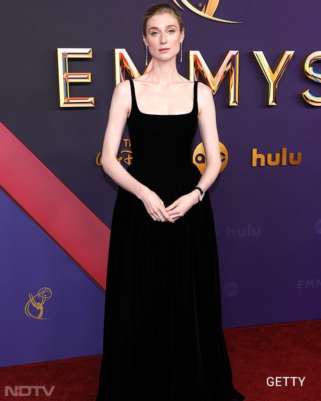 Elizabeth Debicki, wearing a black Dior ballgown, won the first Emmy  for her role as Princess Diana in <i>The Crown</i>.(Image Courtesy: Getty)