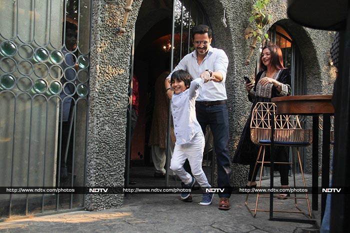 Emraan Hashmi And Son Were The Cutest Duo At Sakshi Bhatt\'s Engagement
