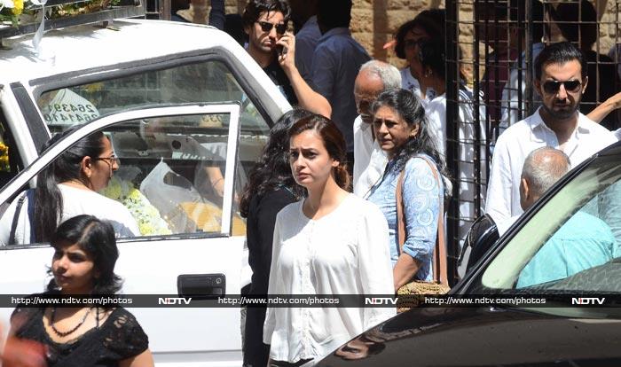 Dia, Mahesh Bhatt Attend Emraan Hashmi\'s Mother\'s Funeral