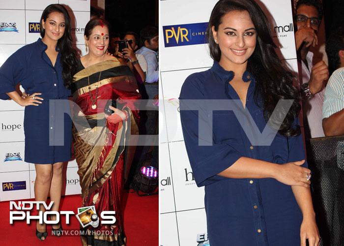 Big stars at <i>English Vinglish</i> premiere