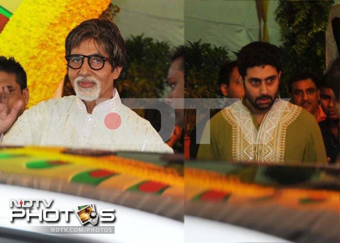 Big B at Esha Deol's wedding, Dharmendra completes family portrait